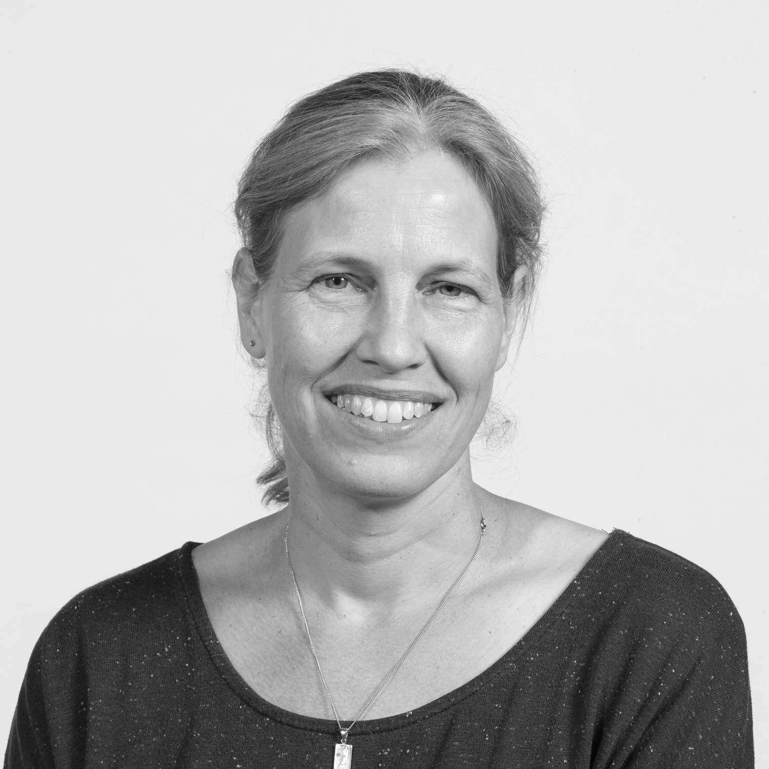 portrait female majanka heijenbrok middle aged wearing a gray shirt and a big smile
